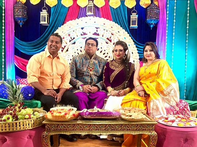 রোমানার গায়েহলুদের অনুষ্ঠানে টনি ডায়েস ও তাঁর স্ত্রী প্রিয়া ডায়েস