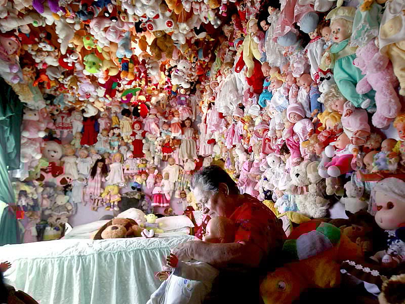 কোস্টারিকার ৭০ বছর বয়সী আদিলা রোজেসের পুতুল বাড়ি। ছবি: রয়টার্স