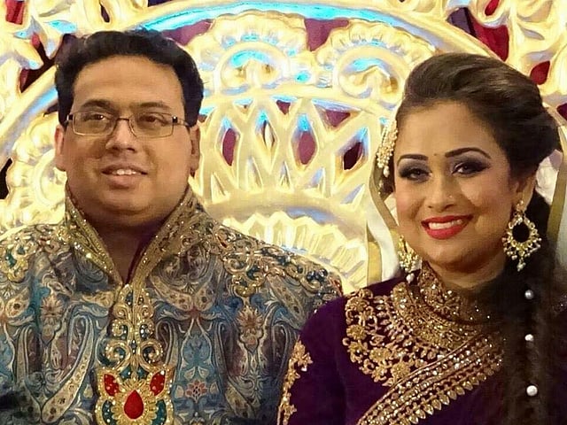 গায়েহলুদে রোমানা ও তাঁর স্বামী এলিন খান