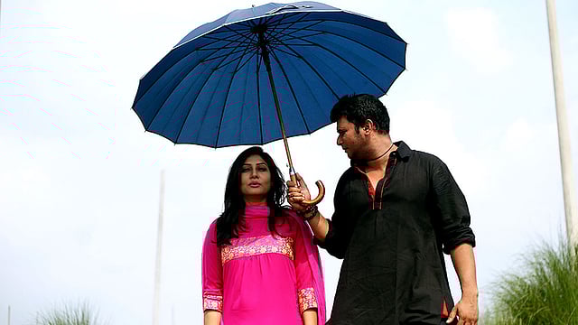 শুটিংয়ের সময় ফারাহ রুমা ও নাঈম। ছবি: নাসিরউদ্দীন নাসিম