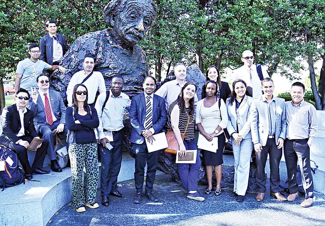 যুক্তরাষ্ট্রে​র ইন্টারন্যাশনাল ভিজিটর লিডারশিপ প্রোগ্রামে বিভিন্ন দেশের প্রতিনিধিদের সঙ্গে আশরাফুল হক