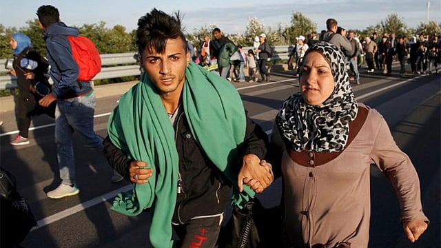 ইউরোপের দিকে ছুটছে অভিবাসন-প্রত্যাশীরা। ছবি: রয়টার্স