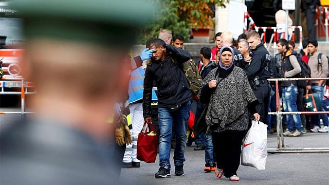জার্মানিতে অভিবাসন-প্রত্যাশীদের ভিড়। ছবি: রয়টার্স