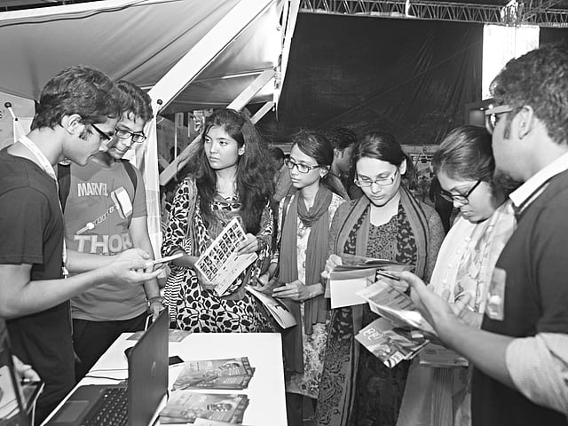 ইন্টারনেট উইক-২০১৫-এ দর্শনার্থীদের ভিড়