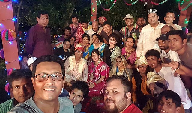 সিকান্দার বক্স নাটকের কুশীলবেরা তুললেন সেলফি