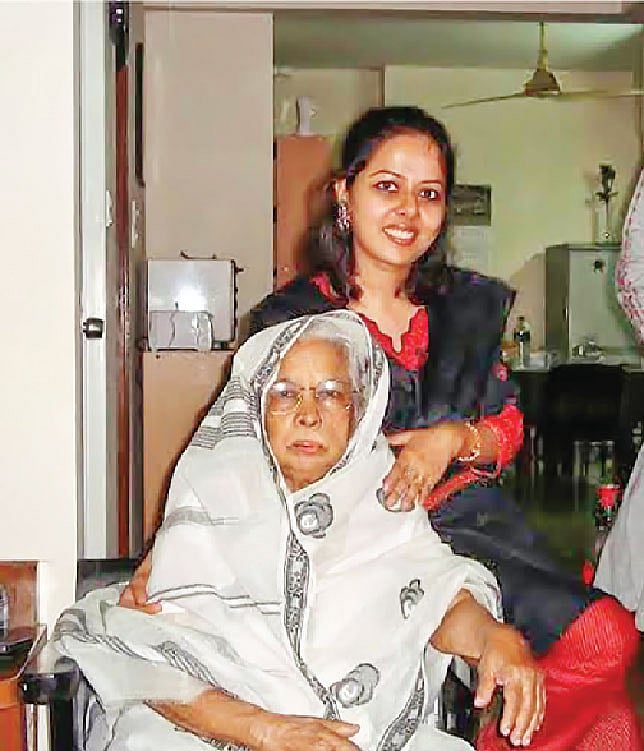 আয়েশা ফয়েজের সঙ্গে লেখক