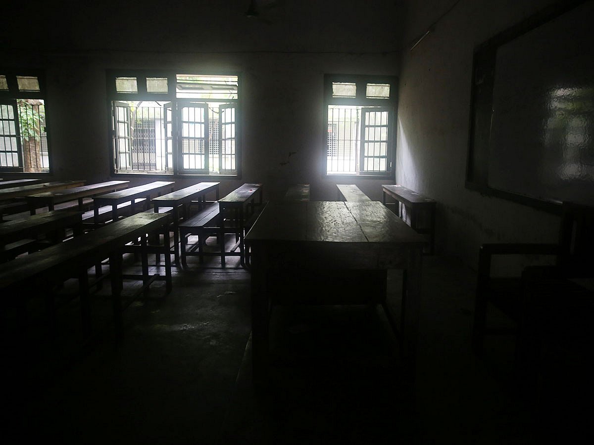 এক বছরেরও বেশি সময় ধরে ক্লাসরুমে নেই শিক্ষার্থীদের কোলাহল