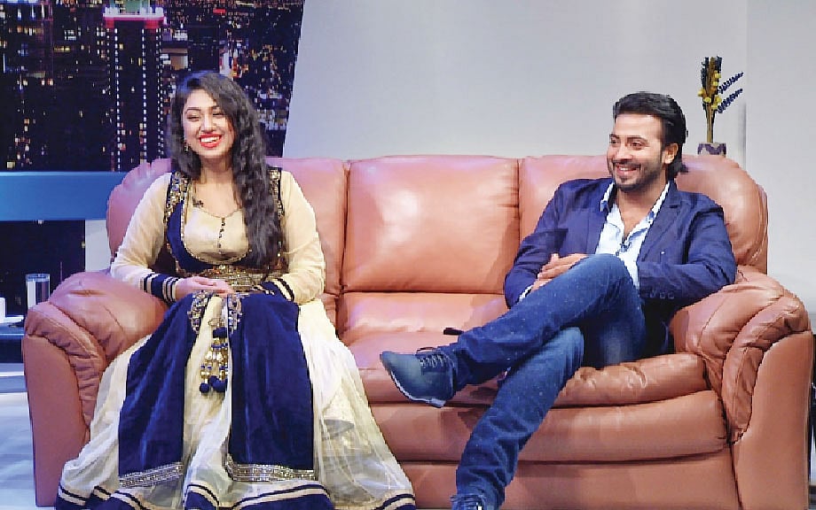 অপু বিশ্বাস ও শাকিব খান। মাছরাঙা টিভিতে ২৬ সেপ্টেম্বর সন্ধ্যা ৭টা ৪০ মিনিটে প্রচারিত হবে চলচ্চিত্রে অন্যতম জনপ্রিয় এই জুটির সঙ্গে আড্ডার অনুষ্ঠান ‘কেমিস্ট্রি’। উপস্থাপনা করেছেন মুনমুন