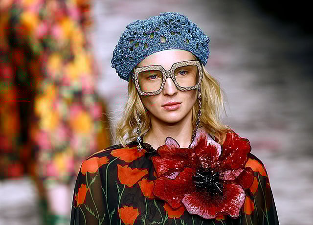 ইতালির ব্র্যান্ড গুচি’র পোশাকে এক মডেল। ২৩ সেপ্টেম্বর তোলা। ছবি: রয়টার্স