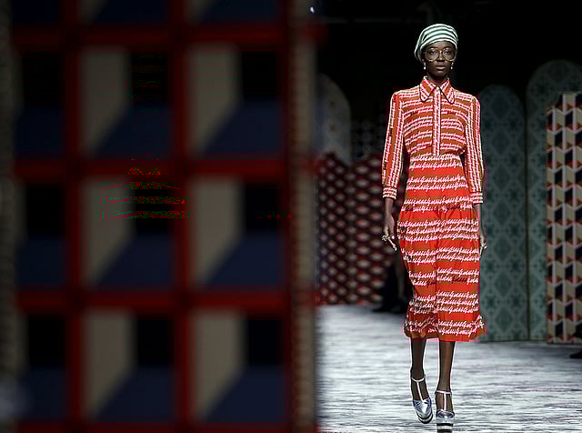 ইতালির ব্র্যান্ড গুচি’র পোশাকে এক মডেল। ২৩ সেপ্টেম্বর তোলা। ছবি: রয়টার্স