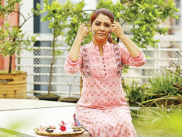 সচেতন থাকলে, আর যত্ন নিলে বয়স কোনো ব্যাপারই না