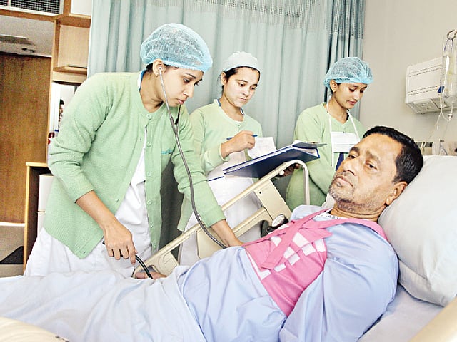 ডিপ্লোমা ইন নার্সিং সায়েন্স অ্যান্ড মিডওয়াইফারি কোর্সে ভর্তি হয়ে আপনিও গড়তে পারেন নার্সিং ​ক্যারিয়ার l ছবি: প্রথম আলো