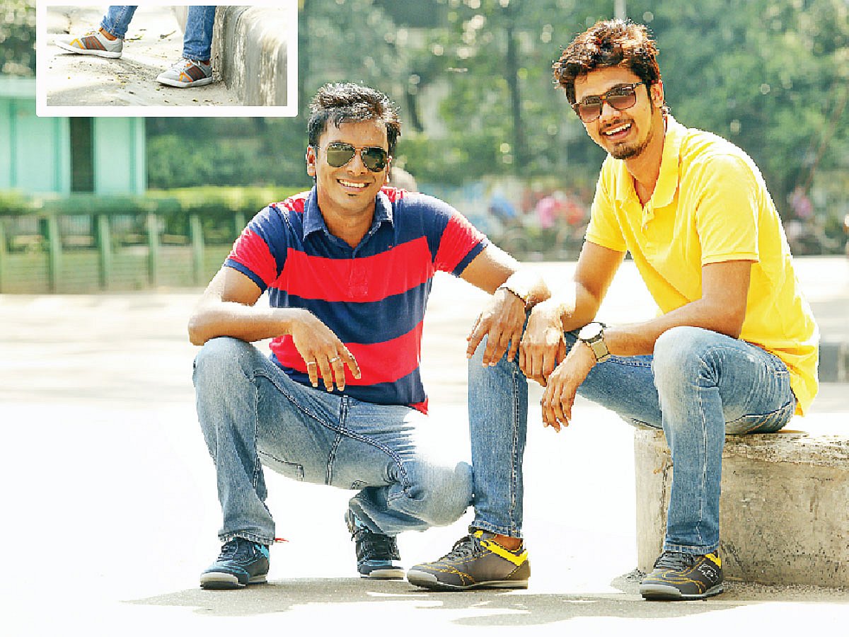 শীতে চলবে নানারকম কেডস। মডেল: আজমীর ও অন্তু, জুতা: লোটো, ছবি: নকশা