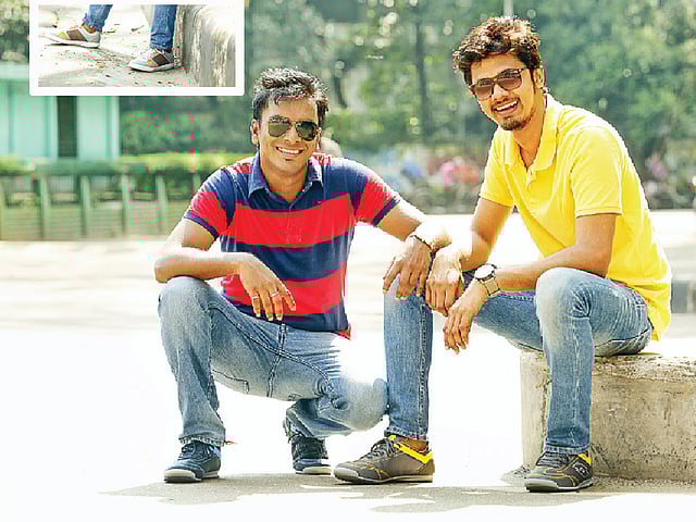 শীতে চলবে নানারকম কেডস। মডেল: আজমীর ও অন্তু, জুতা: লোটো, ছবি: নকশা