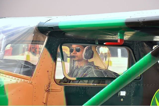 প্রশিক্ষণ বিমানে একক উড্ডয়ন করেছেন নাজিয়া নুসরাত হোসেন। ছবি: আইএসপিআর।