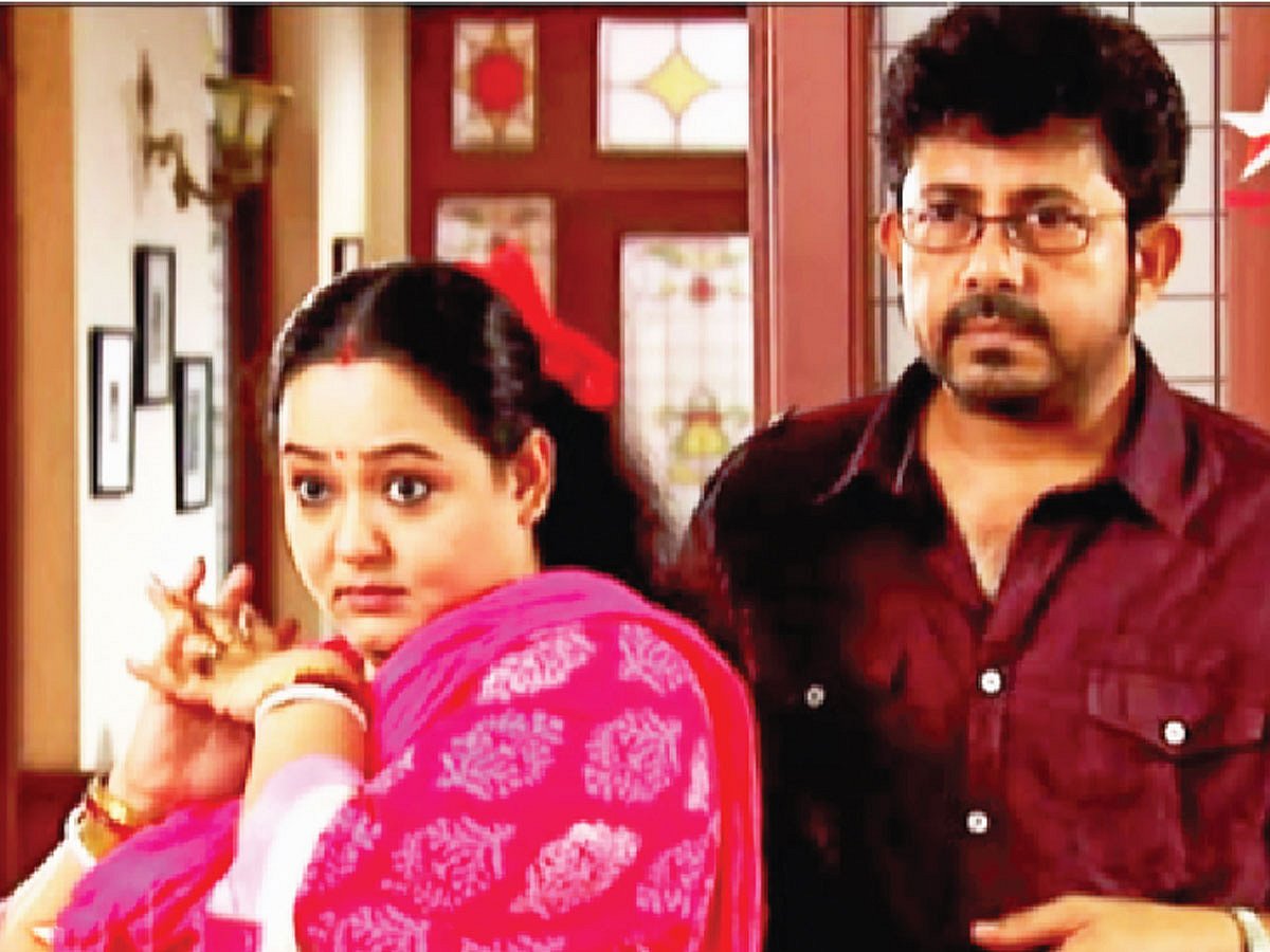 স্টার জলসার জল নূপুর সিরিয়ালের দৃশ্যে অপরাজিতা আঢ্য ও পীযূষ গঙ্গোপাধ্যায়