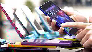 স্মার্টফোন কিনতে ঋণ দিচ্ছে নাইজেরিয়ার পামপে