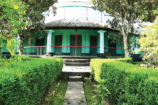 নির্জন নীলকুঠি। ছবি: লেখক