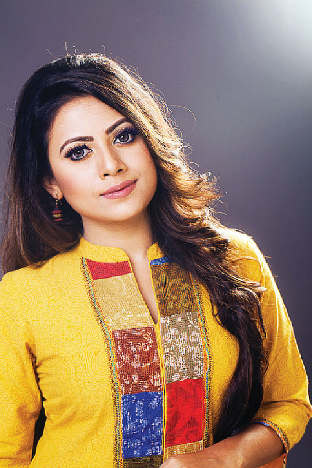 মডেল: আশা