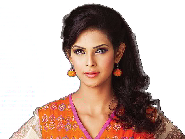 মডেল: প্রিয়তি