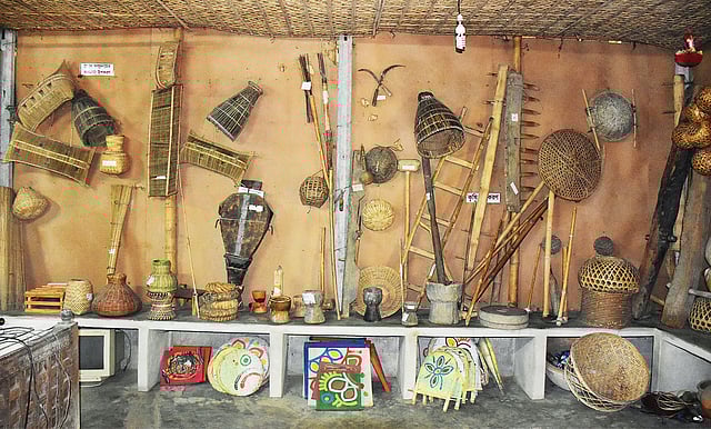 লোকায়নে আছে চিরায়ত বাংলার নানা উপকরণ। ছবি: লেখক