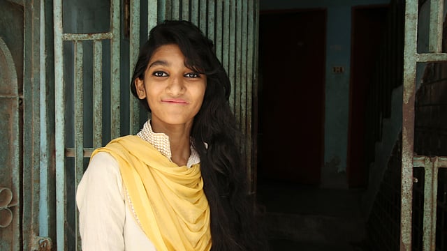 পড়ালেখা শেষ করে চাকরি করতে চায় বাবলি। চায় মায়ের দেখভাল করতে। ছবি: সাবিনা ইয়াসমিন