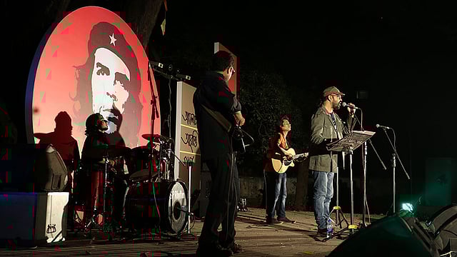 অনুষ্ঠানে ব্যান্ড দল মৃত্তিকার পরিবেশনা। ছবি: জাহিদুল করিম