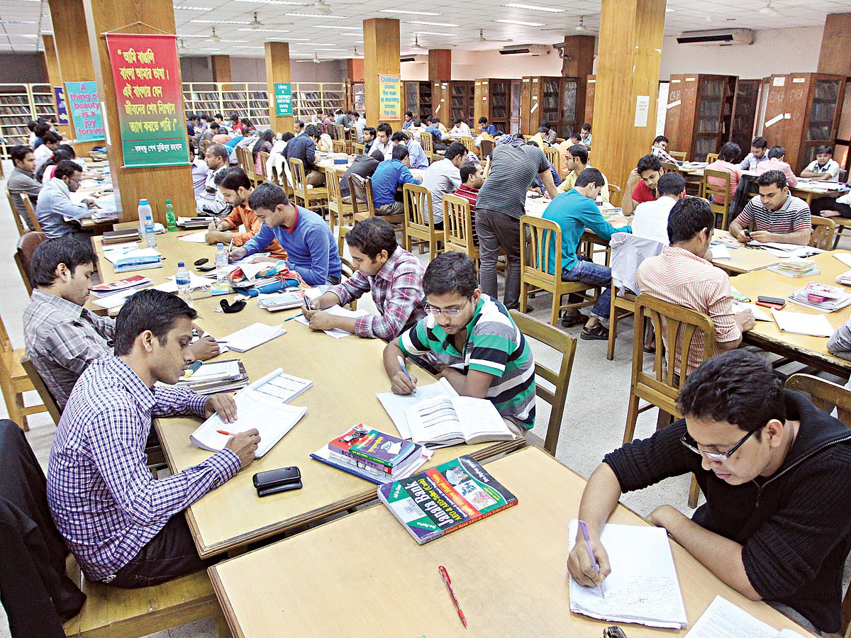 ৩৬তম প্রিলিমিনারি পরীক্ষায় সাধারণ জ্ঞানে ভালো করতে নিয়মিত চর্চা করুন। ছবি: মনিরুল আলম