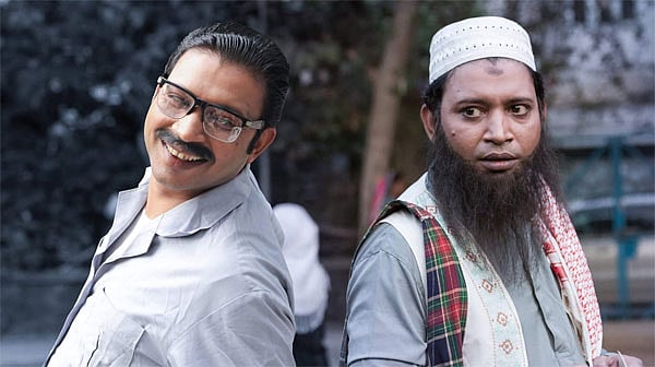 ‘প্যাঁচ-ফোড়ন’ নাটকের দৃশ্যে প্রাণ রায়