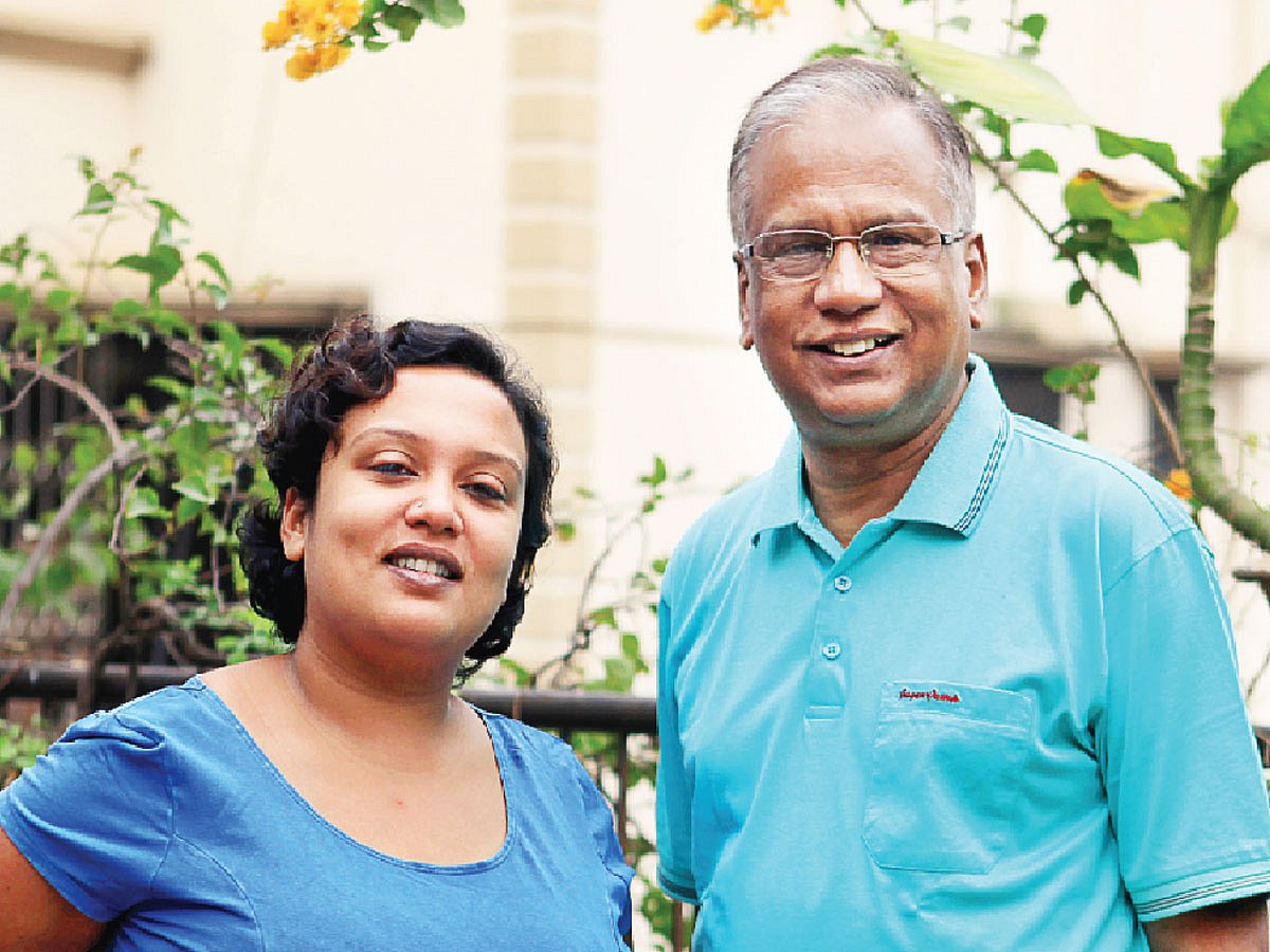 মেয়ে এশা ইউসুফের সঙ্গে বাবা নাসির উদ্দীন ইউসুফ। ছবি: খালেদ সরকার