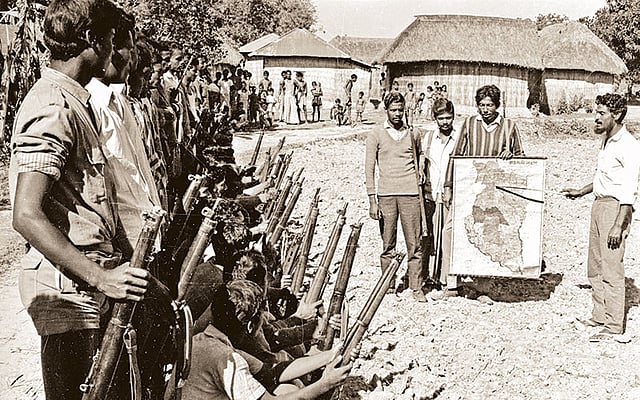 দিনাজপুরের হিলি সীমান্তে ট্রেনিং ক্যাম্পে মুক্তিযোদ্ধারা। ছবি: অমিয় তরফদার, পশ্চিমবঙ্গের আলোকচিত্রী