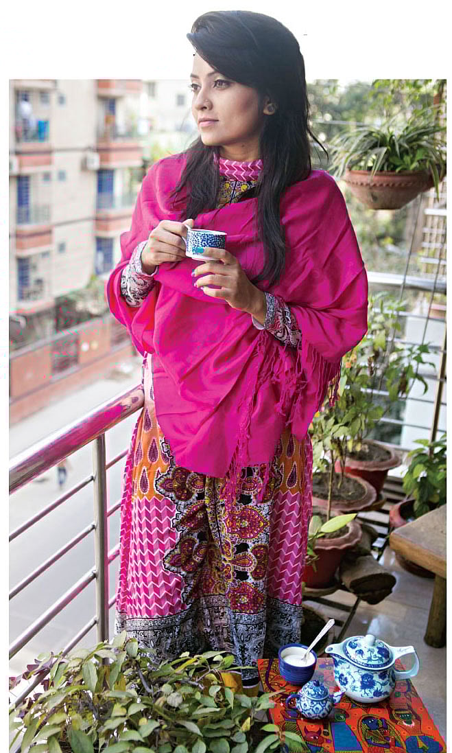 দিনে অনেক কাপ চা না খেয়ে দুই থেকে তিন কাপ চা খাওয়া ভালো। ছবি: নকশা