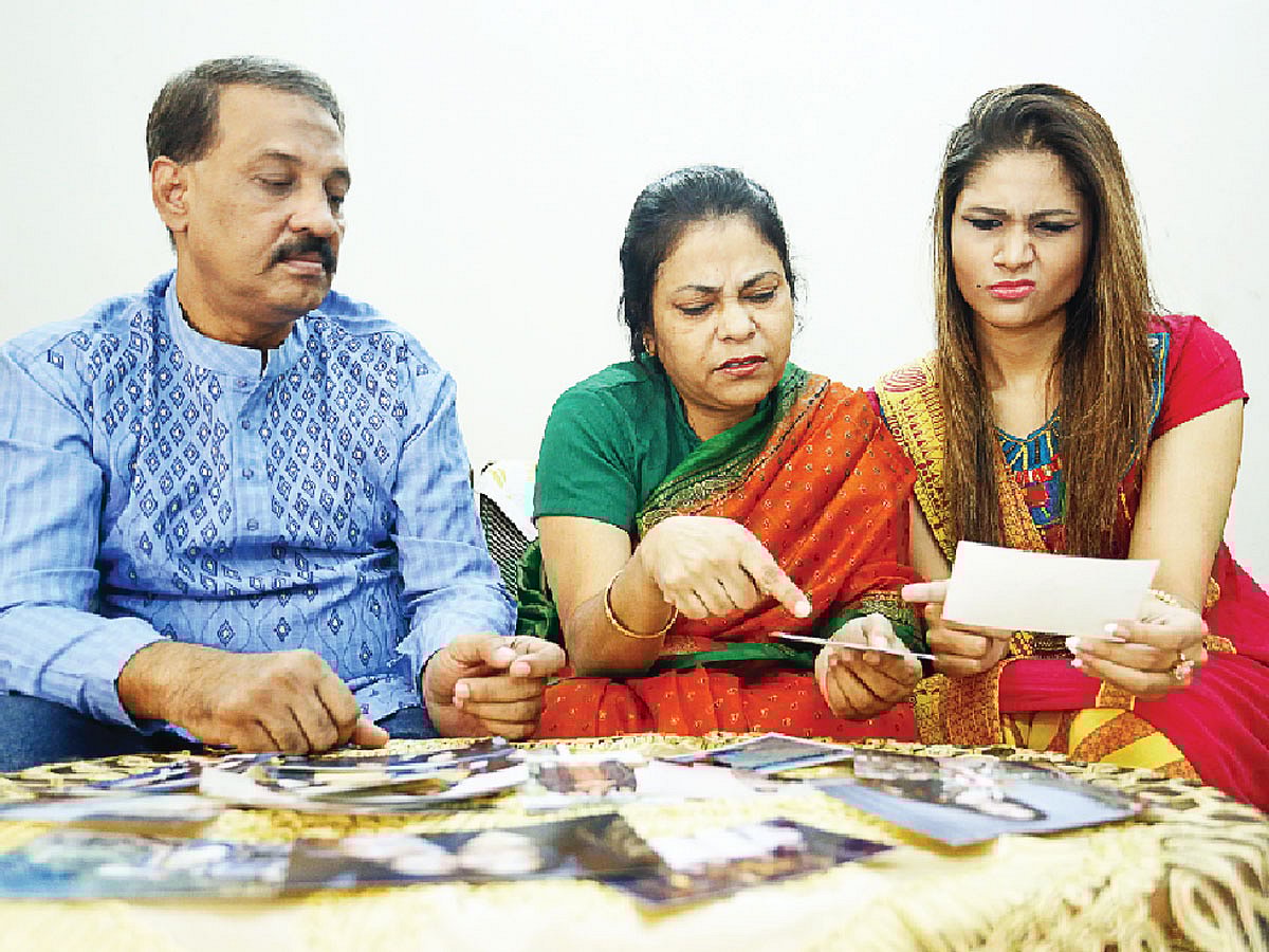 বরপক্ষ বলে কনে বা কনেপক্ষকে ছোট করে দেখা শোভন আচরণ নয়। মডেল: জামান, স্বপ্না ও এশা, ছবি: সুমন ইউসুফ