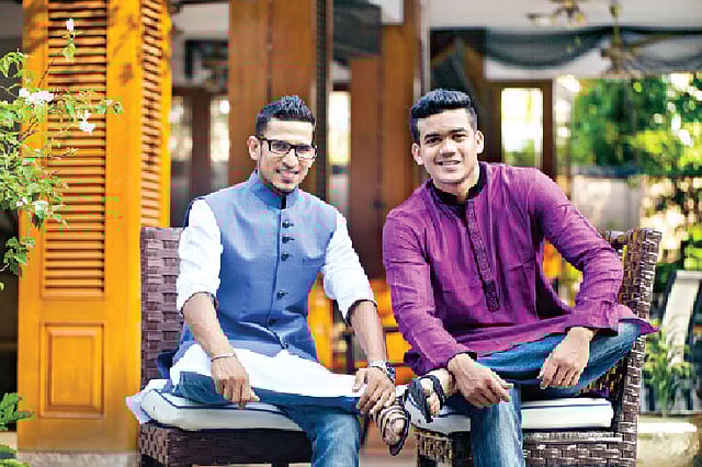 কটি দিয়ে পাঞ্জাবি পরার চল ছিল সারা বছর। বাদ যাননি ক্রিকেটার নাসির হোসেন ও তাসকিন আহমেদ