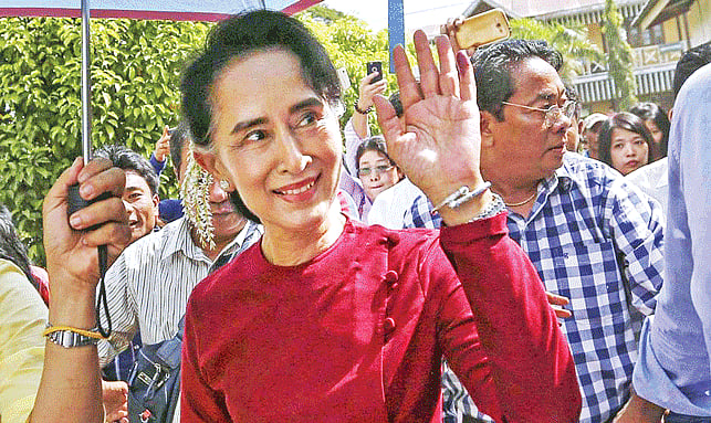 ভোটের দিন সমর্থকদের শুভকামনার জবাব আত্মবিশ্বাসী সু চির l রয়টার্স