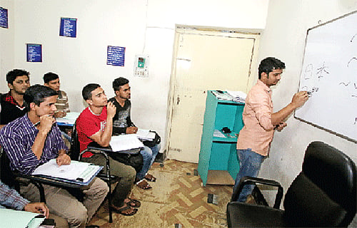 পড়াশোনা ও চাকরির উদ্দেশ্যে বহু শিক্ষার্থী এখন নানা রকম ভাষা শিখছে। ছবি: প্রথম আলো