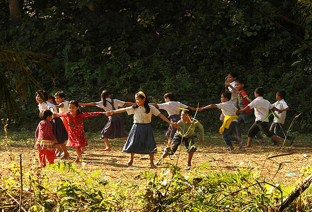 ক্লাস শুরুর আগে খেলায় মেতেছে রাঙামাটি সদরের নারাইছড়ি সরকারি প্রাথমিক বিদ্যালয়ের শিক্ষার্থীরা। ছবি: সুপ্রিয় চাকমা