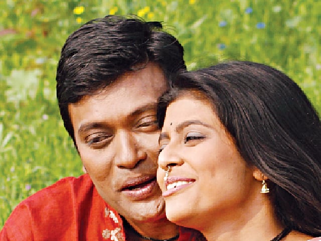 লালচর ছবিতে মিলন ও মোহনা মিম