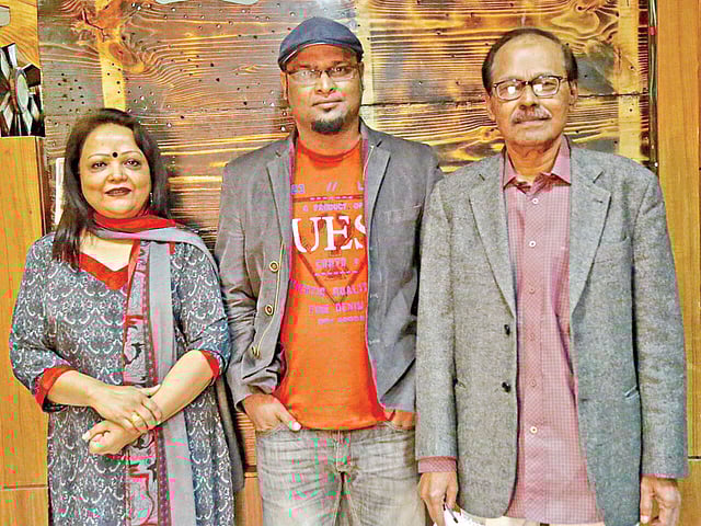 রেকর্ডিংয়ের ফাঁকে ক্যামেরাবন্দি সাবিনা ইয়াসমীন, শফিক তুহিন ও সৈয়দ আব্দুল হাদী