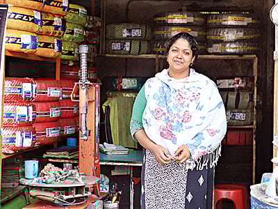 নিজের দোকানে রুবি কবির l ছবি: খালেদ সরকার