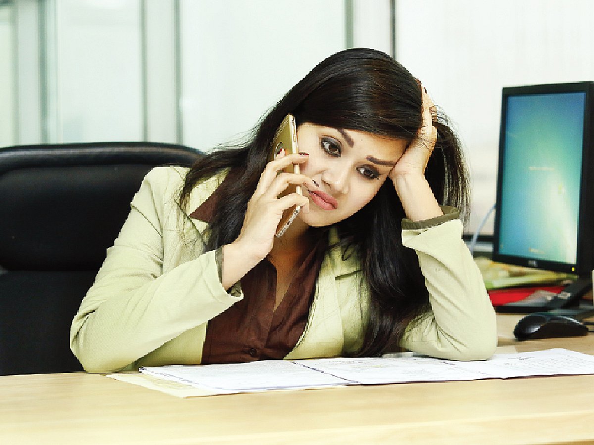 চাকরি ছাড়ার আগে ভেবে চিন্তে ছাড়ুন। মডেল: লাবণ্য, ছবি: অধুনা