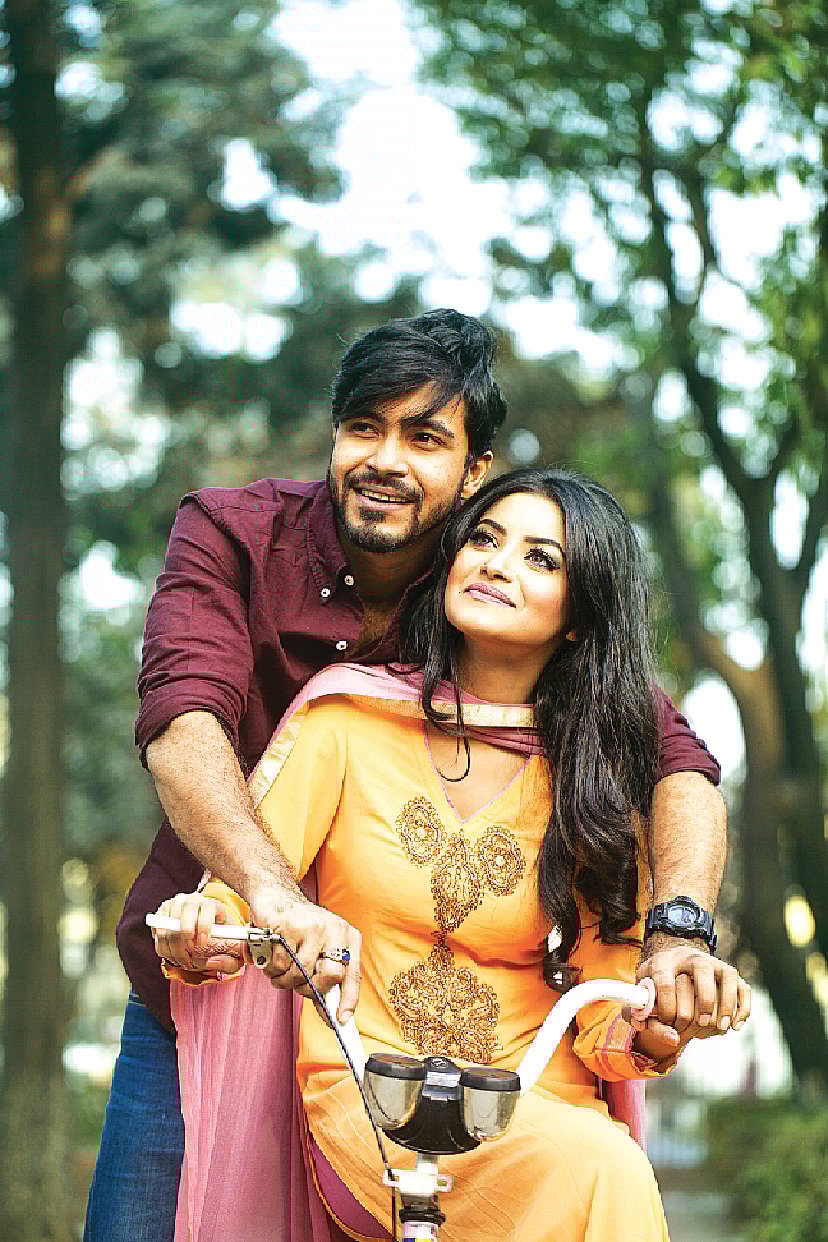 আস্থা, বিশ্বাস ও ভালোবাসায় দাম্পত্যে আনে সুখ। মডেল: রাজ ও নাজিফা, ছবি: কবির হোসেন