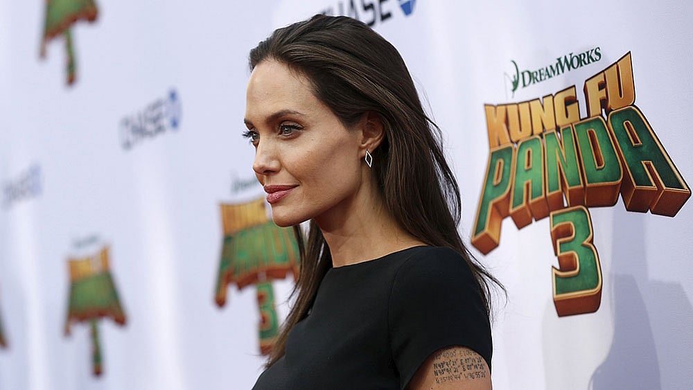 ২৯ জানুয়ারি যুক্তরাষ্ট্রে মুক্তি পাচ্ছে ‘কুং ফু পান্ডা ৩’ ছবিটি। ক্যালিফোর্নিয়ার হলিউডে ছবিটির উদ্বোধনী প্রদর্শনী উপলক্ষে আয়োজিত অনুষ্ঠানে পোজ দিচ্ছেন অভিনেত্রী অ্যাঞ্জেলিনা জোলি। ছবি: রয়টার্স