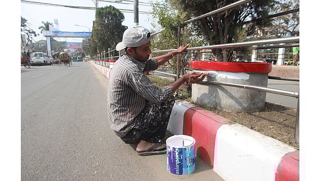 আগামী ২১ জানুয়ারি সিলেট সফরে যাচ্ছেন প্রধানমন্ত্রী শেখ হাসিনা। চলছে তার প্রস্তুতি। ছবিটি সিলেট নগরের চৌহাট্টা-রিকাবিবাজার এলাকা থেকে তোলা। ছবি: আনিস মাহমুদ