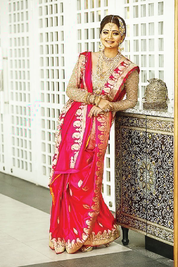 মডেল: বেনজির শাড়ি: বেনারসী কুঠী ব্লাউজ: স্টাইলসেল