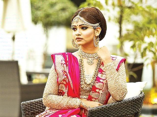 কয়েক লহরের মালা চলবে বেশ