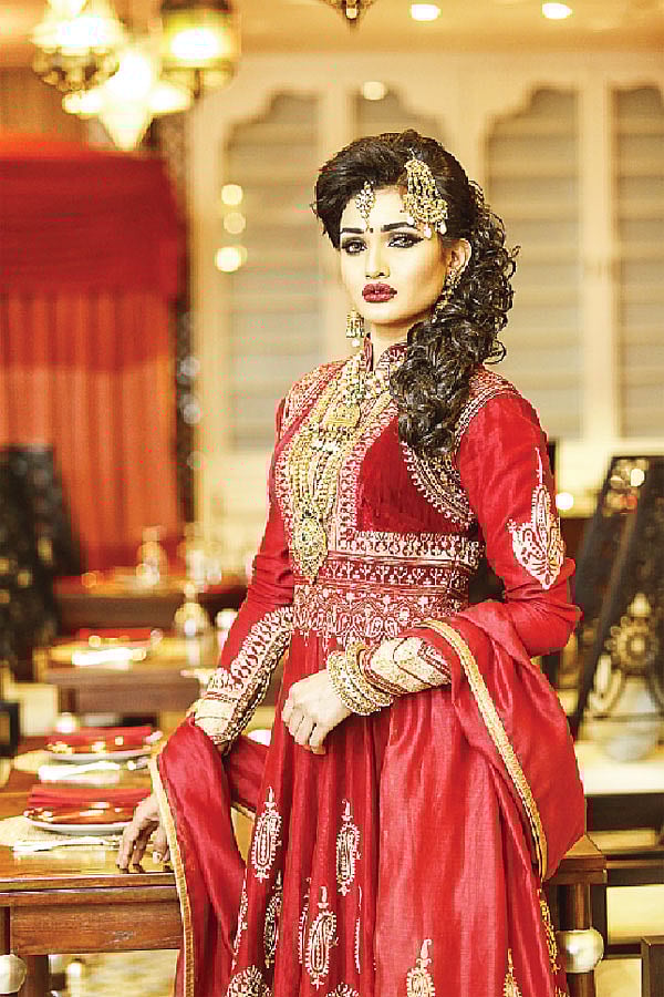 মডেল: প্রিয়াংকা, পোশাক: ড্রেসিডেল