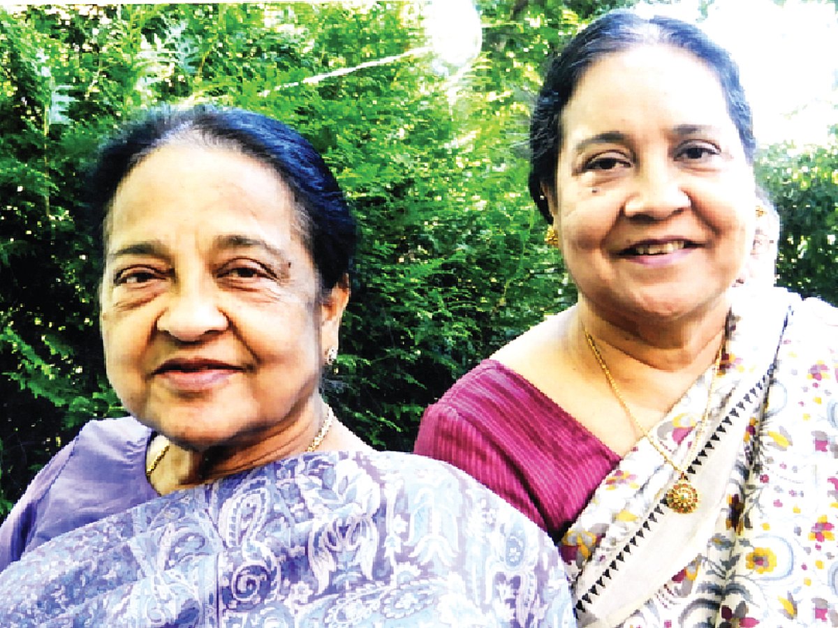 আসমা কিবরিয়া ও কেয়া হাসান