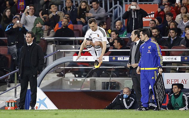 মাঠে নামছেন চেরিশেভ। ‘ঐতিহাসিক’ মুহূর্ত ক্যামেরাবন্দী করে রাখতে ভুললেন না কেউ কেউ!