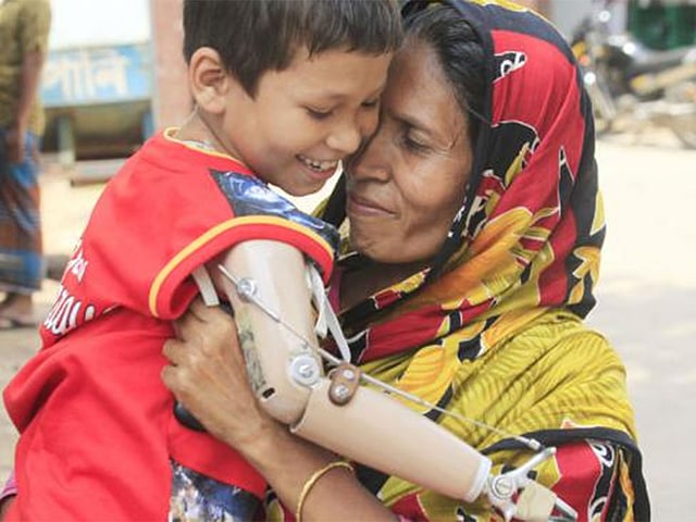 মায়ের কোলে রবিউল l ফাইল ছবি